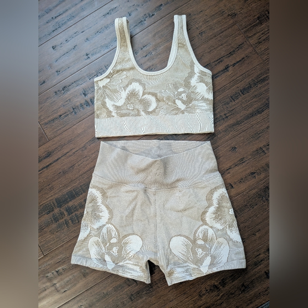 Aerie Cream Floral Bra And Biker Short Set